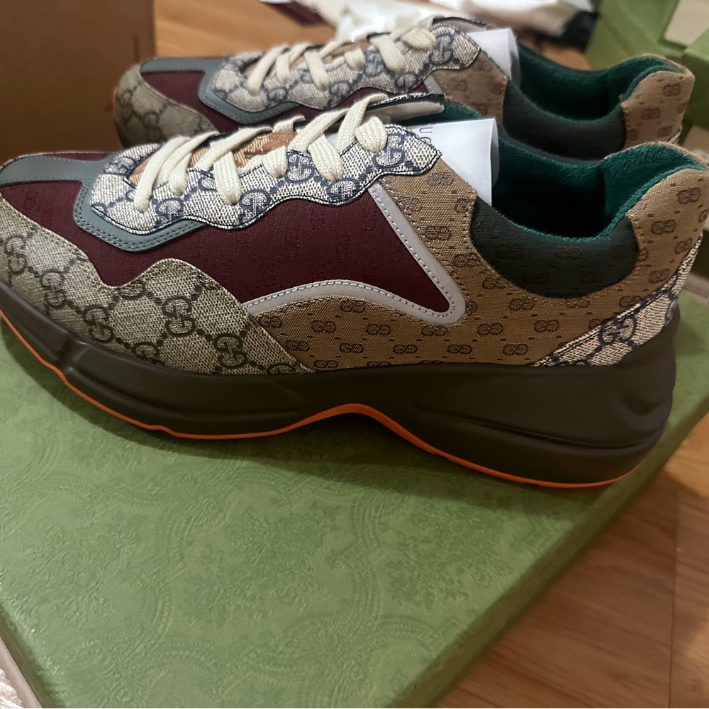 Men’s Gucci brown rhytons